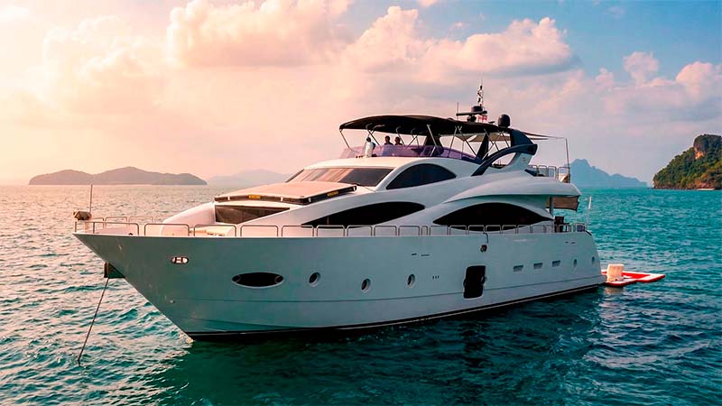 Ferretti 100