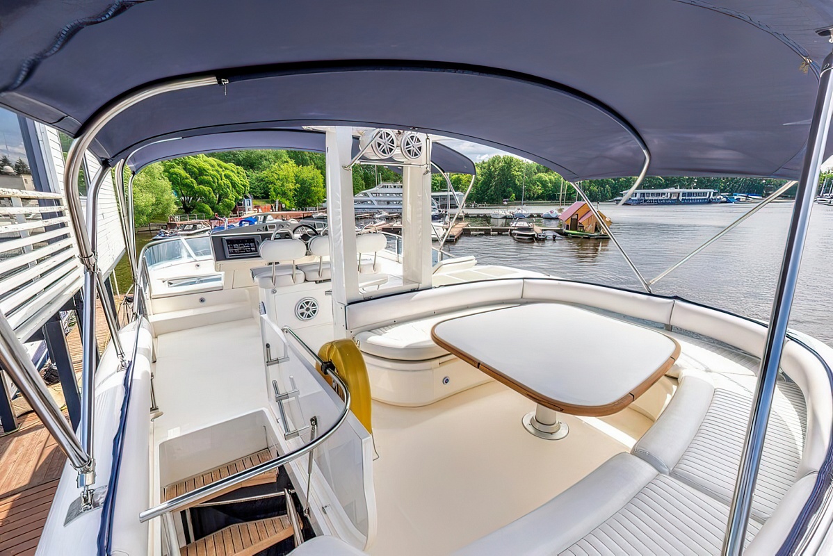 Аренда моторной яхты Fairline Squadron 58 Prima Vera в Москве