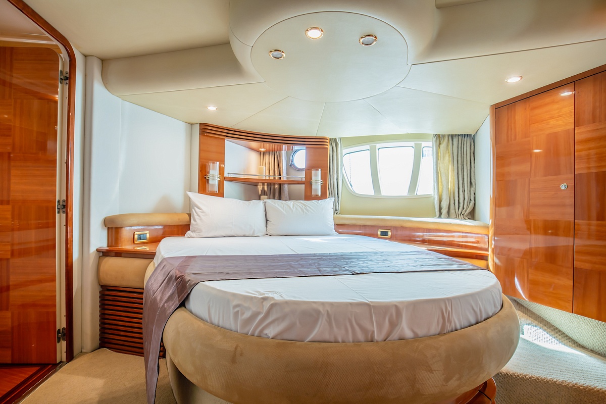 Аренда моторной яхты Azimut 55 MY After 8 на Пхукете, Тайланд - VIP каюта