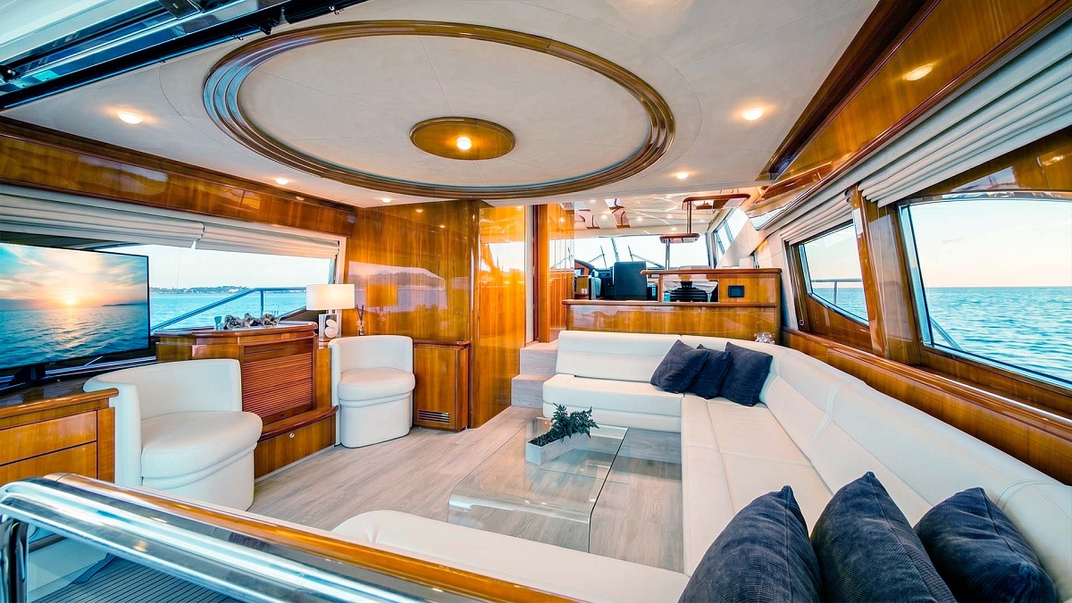 Аренда яхты Ferretti 68 на Миконосе - лаунж в салоне