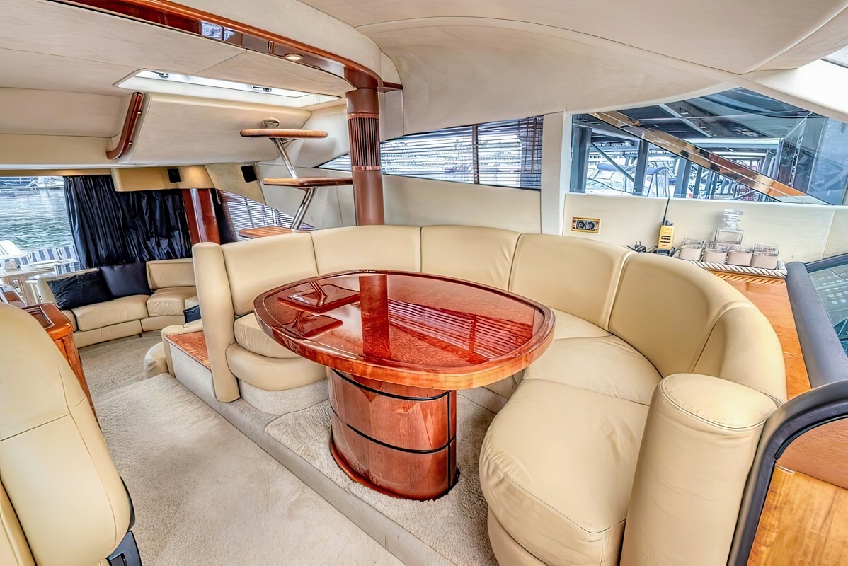 Аренда моторной яхты Fairline Squadron 58 Prima Vera в Москве