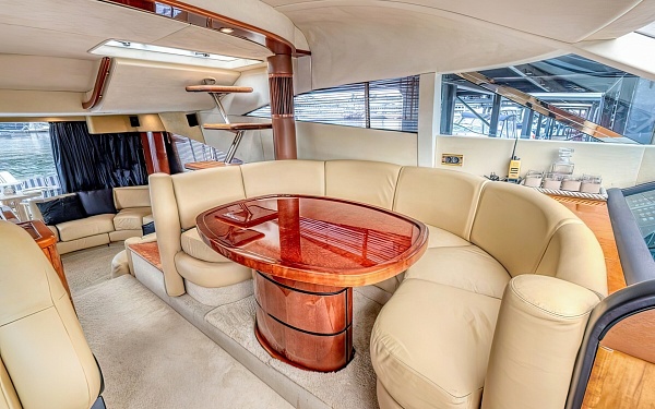 Аренда моторной яхты Fairline Squadron 58 Prima Vera в Москве