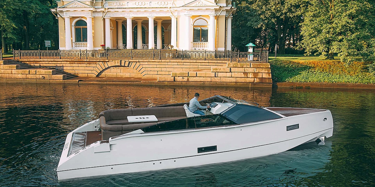 Аренда катера Белуга в Санкт-Петербурге