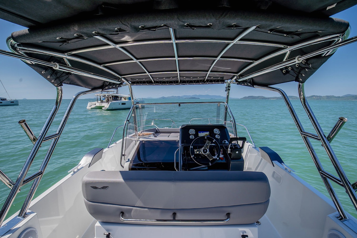 Аренда моторного катера Beneteau Flyer 8.8 NAUTI ONE на Пхукете, Таиланд