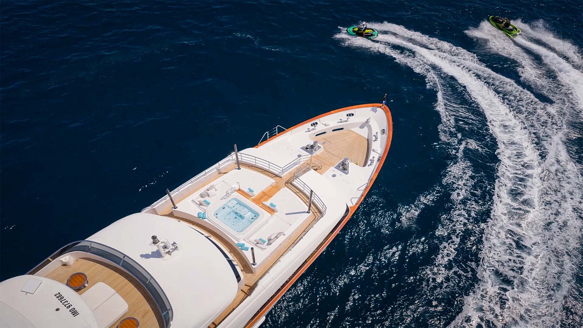 Benetti 140