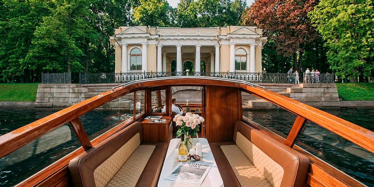 Аренда катера Императрица в Санкт-Петербурге