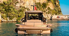 Аренда яхты Azimut Seadeck 6 во Франции - откидные борта, терраса на воде
