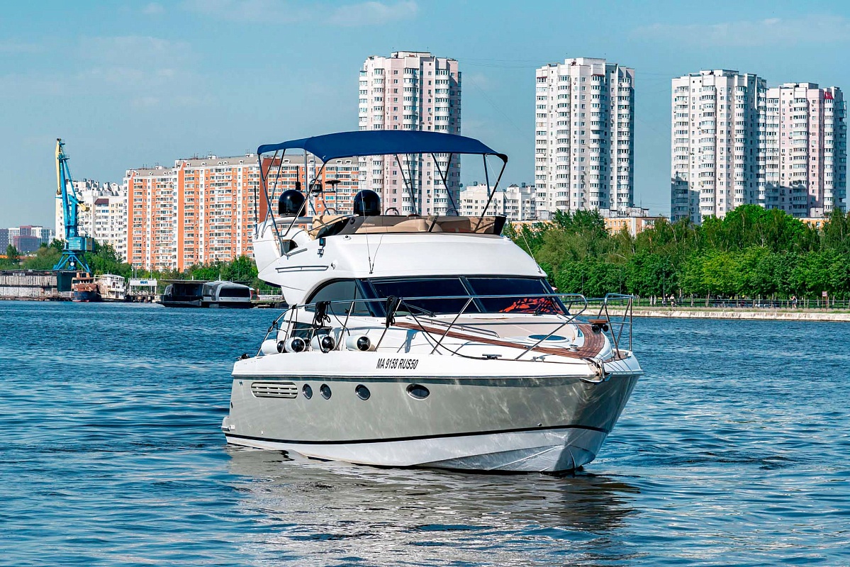 Аренда яхты Fairline Phantom 40 в Москве и Подмосковье