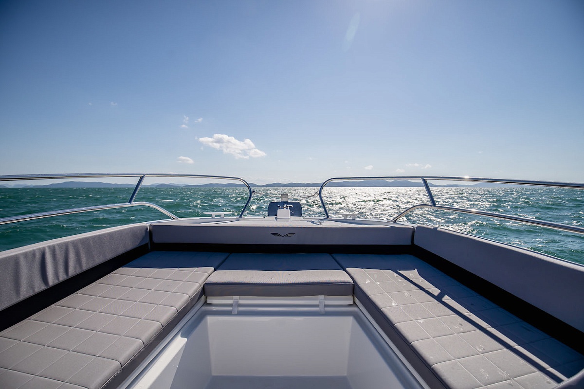 Аренда моторного катера Beneteau Flyer 8.8 NAUTI ONE на Пхукете, Таиланд