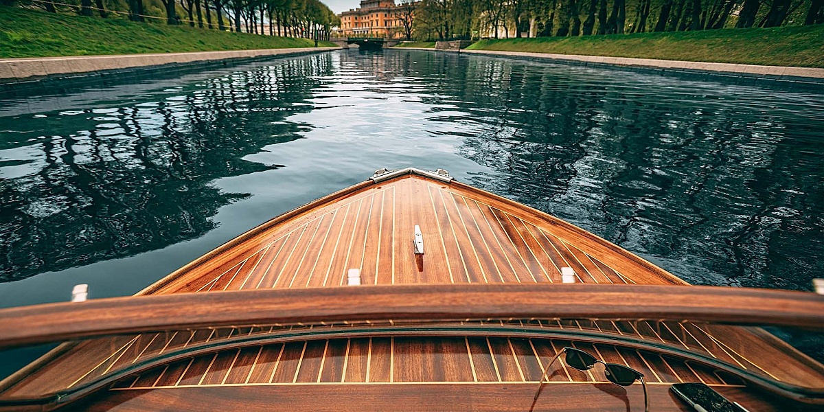 Аренда катера МИА в Санкт-Петербурге