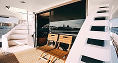 Корма яхты Elegance 65 в Санкт-Петербурге