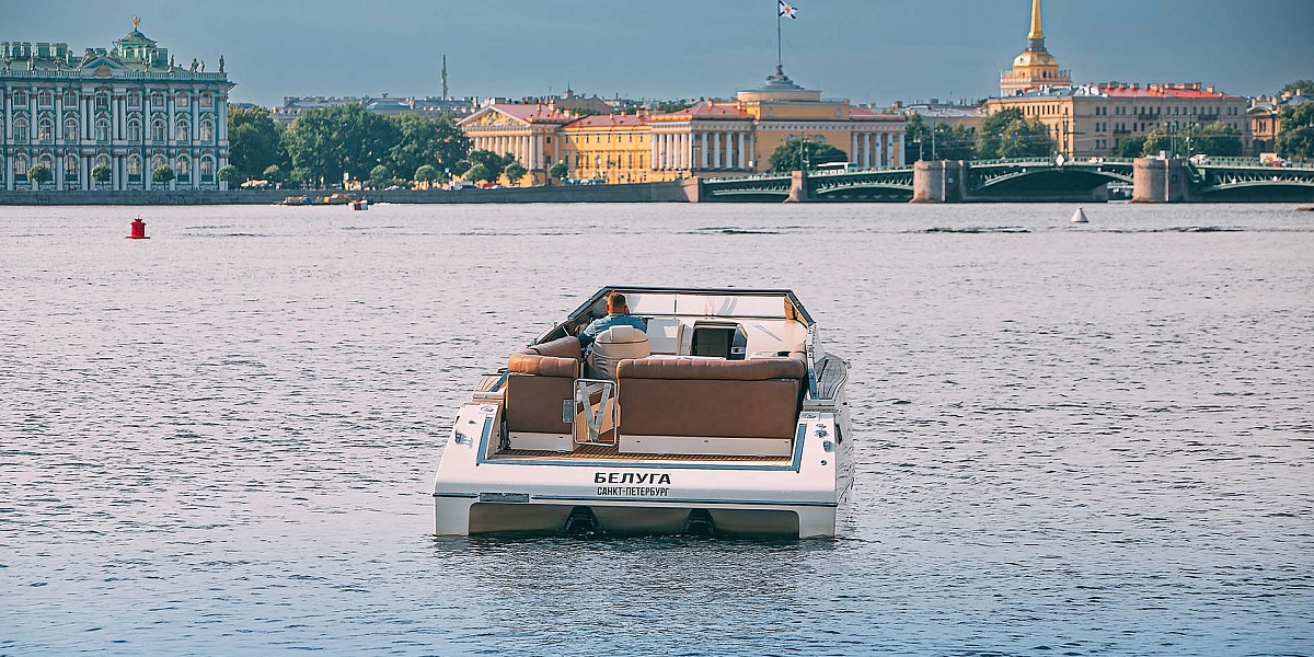 Аренда катера Белуга в Санкт-Петербурге