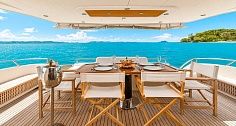 Аренда яхты Riva 70 Aria Blue на Пхукете - стол на корме