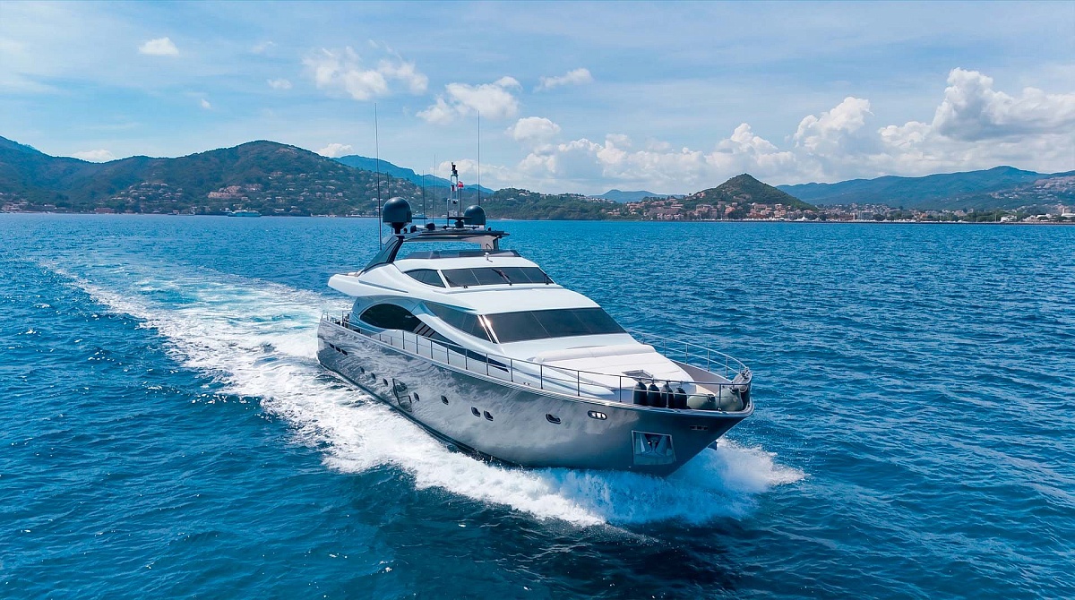 Аренда мега яхты Ferretti 881 во Франции, на круизной скорости