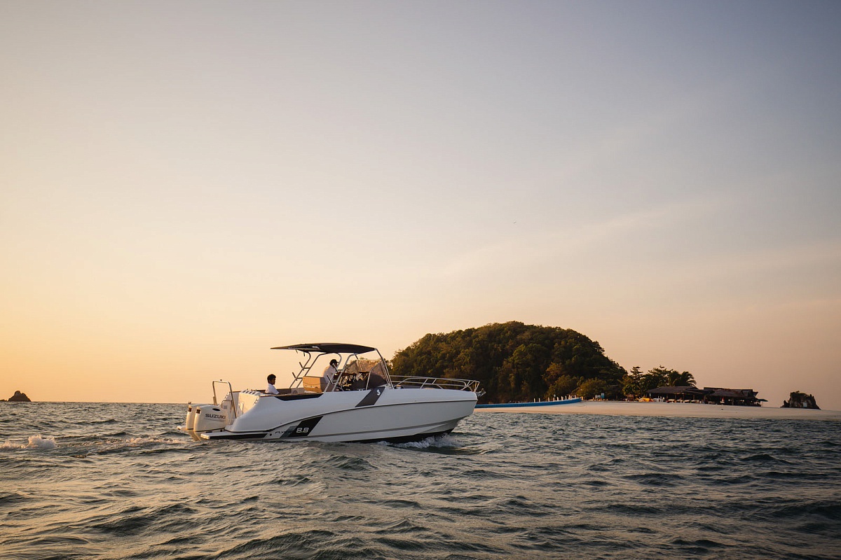Аренда моторного катера Beneteau Flyer 8.8 NAUTI ONE на Пхукете, Таиланд