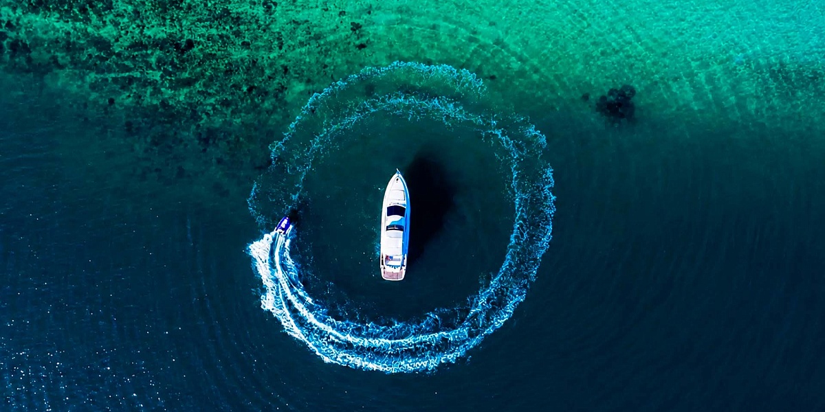 Аренда яхты Riva 70 Aria Blue на Пхукете - вид с дрона
