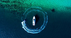 Аренда яхты Riva 70 Aria Blue на Пхукете - вид с дрона