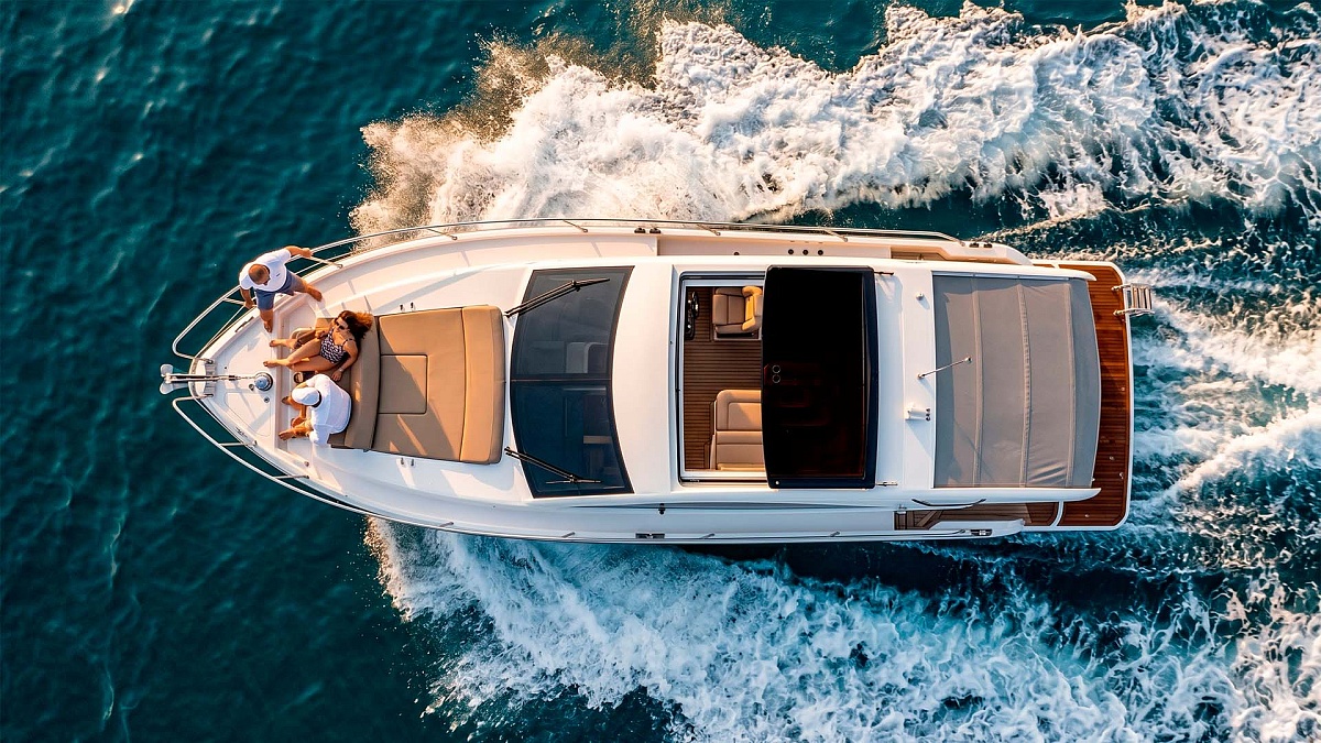 Аренда яхты Sealine C335 на Пхукете