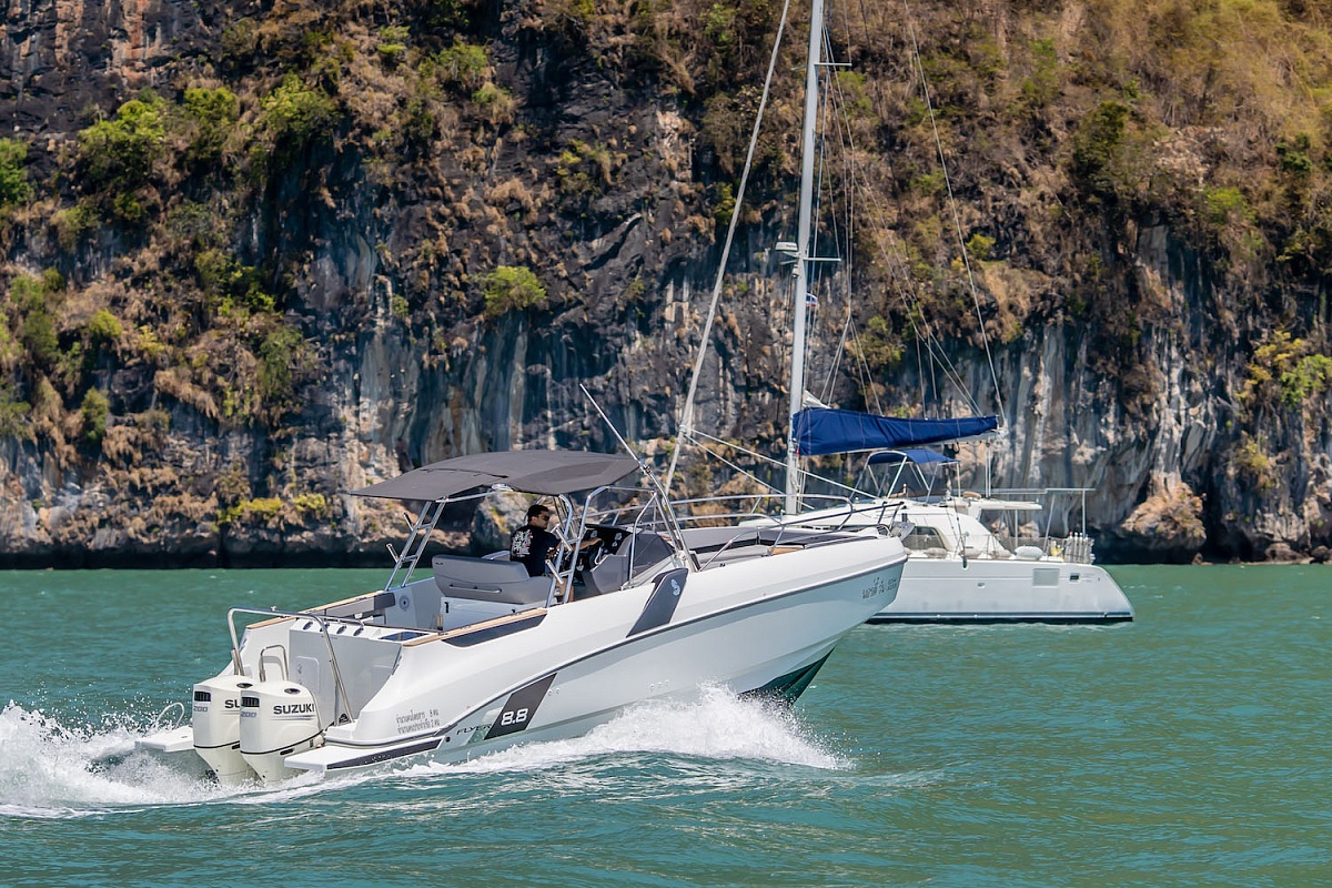Аренда моторного катера Beneteau Flyer 8.8 NAUTI ONE на Пхукете, Таиланд