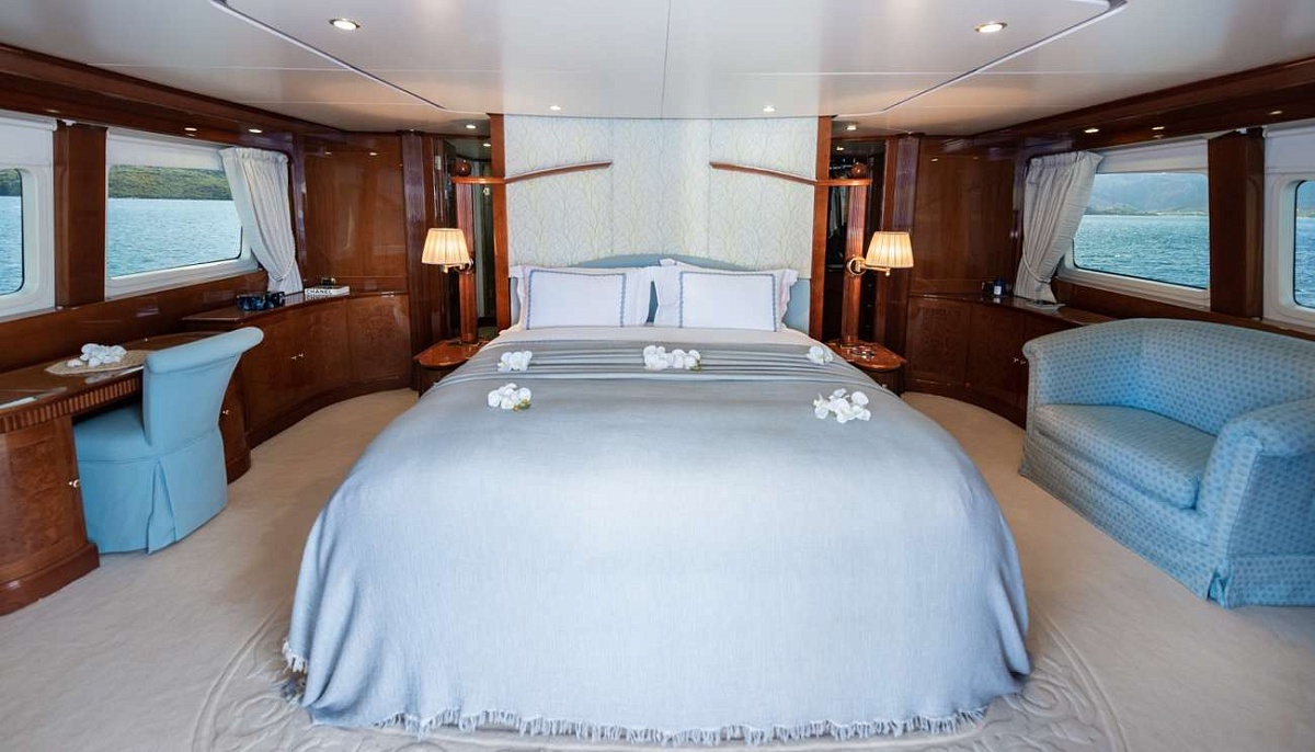 Мастер-каюта на яхте Benetti 115