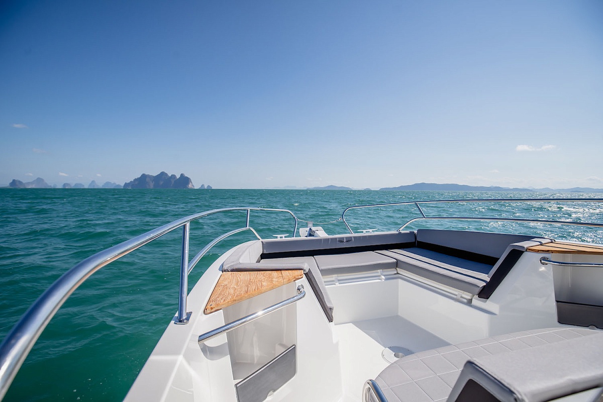 Аренда моторного катера Beneteau Flyer 8.8 NAUTI ONE на Пхукете, Таиланд