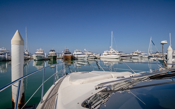 Аренда моторной яхты Azimut 55 MY After 8 на Пхукете, Тайланд - лежаки на носу