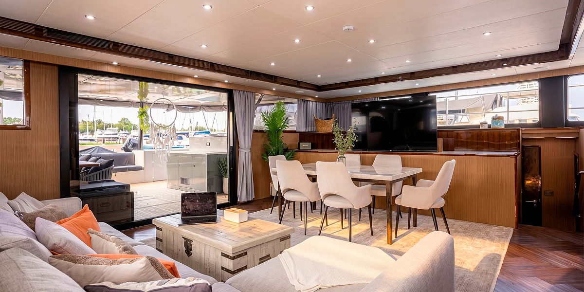 Купить моторный катамаран Floeth Yachts Solstice 67 - салон