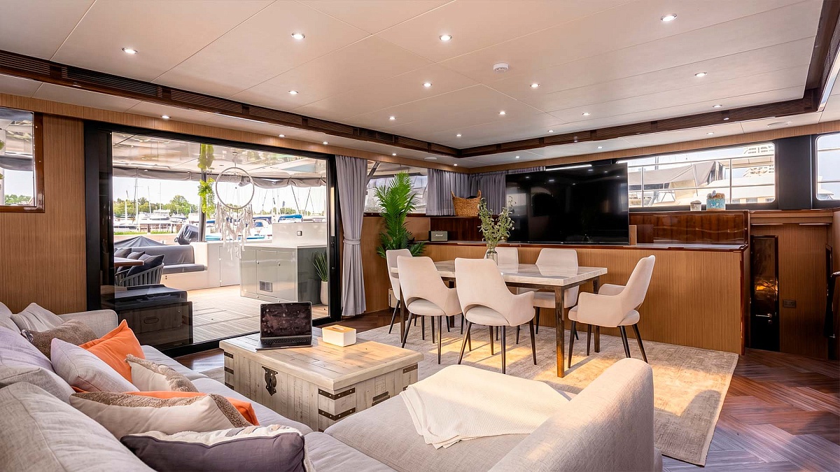 Купить моторный катамаран Floeth Yachts Solstice 67 - салон