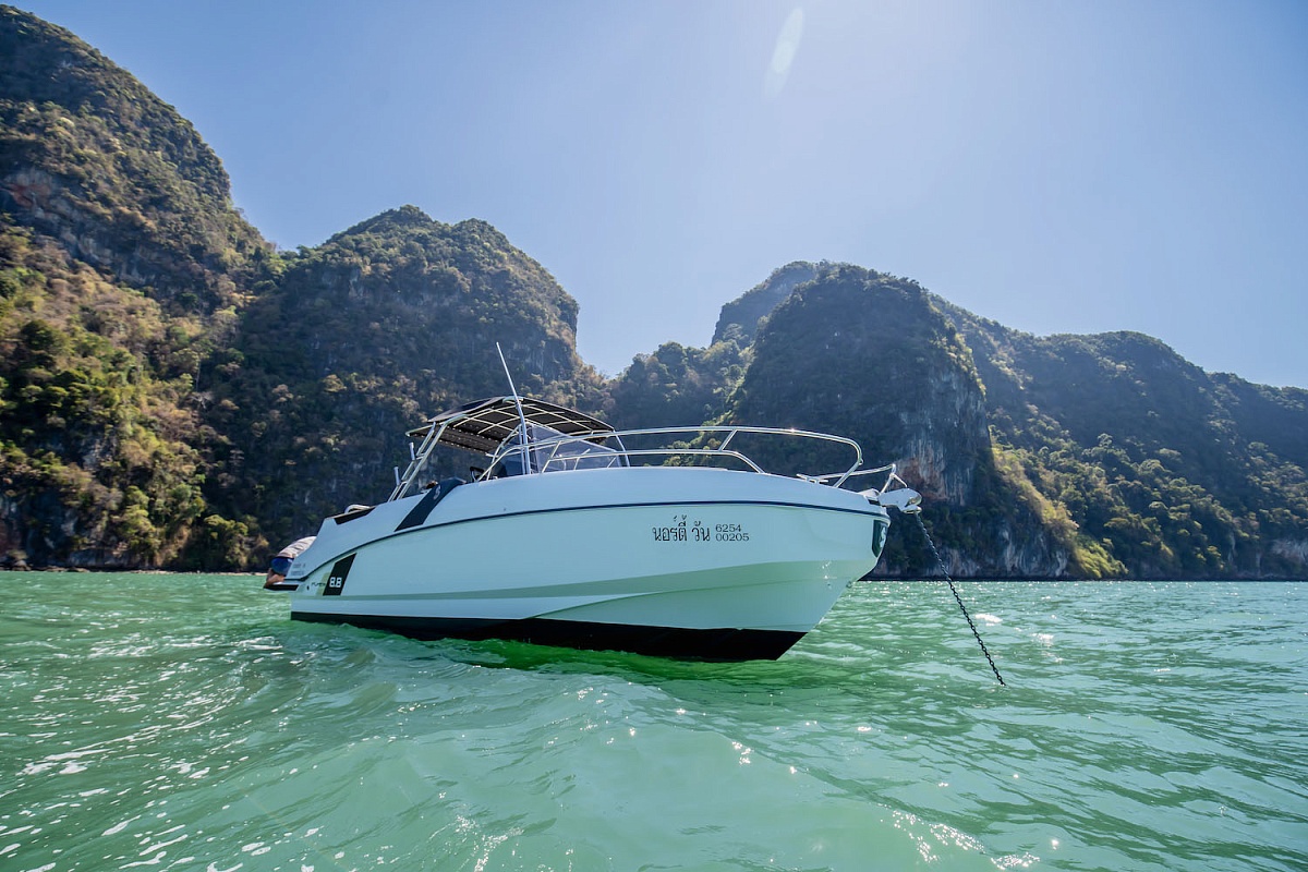 Аренда моторного катера Beneteau Flyer 8.8 NAUTI ONE на Пхукете, Таиланд