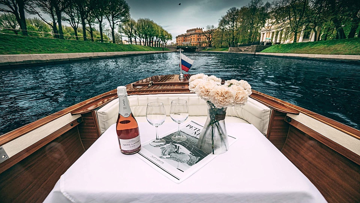 Аренда катера МИА в Санкт-Петербурге