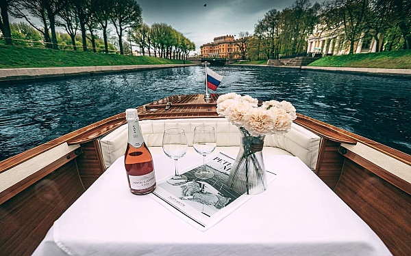 Аренда катера МИА в Санкт-Петербурге