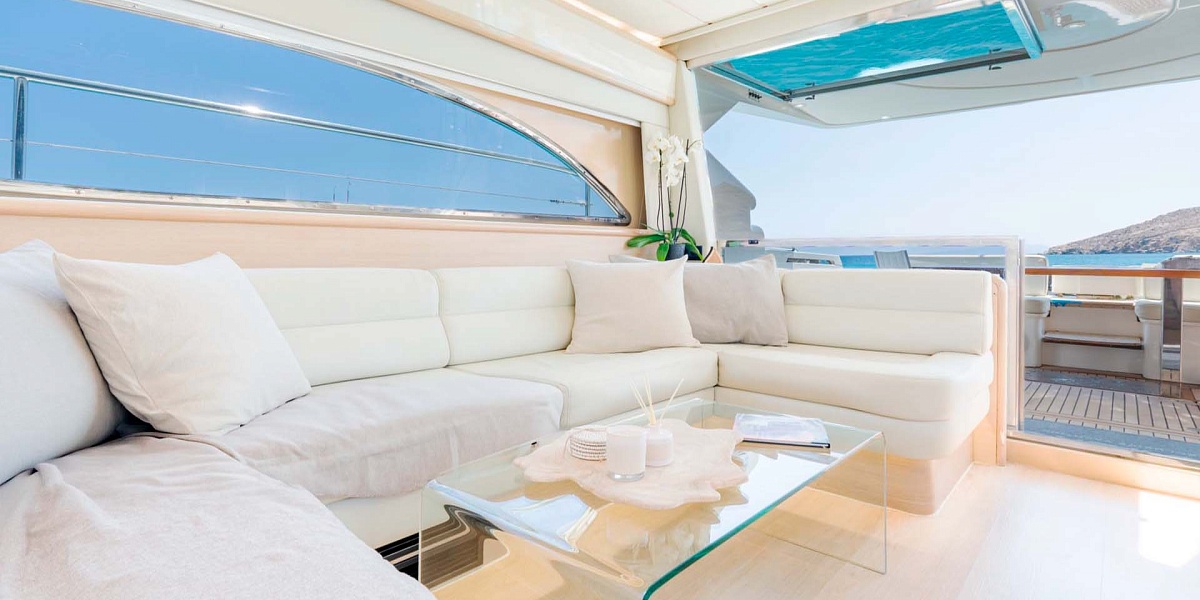 Аренда яхты Ferretti 53 на Миконосе - салон