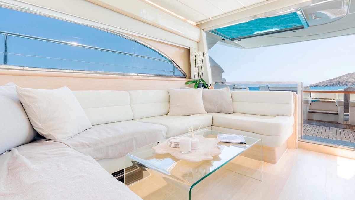 Аренда яхты Ferretti 53 на Миконосе - салон