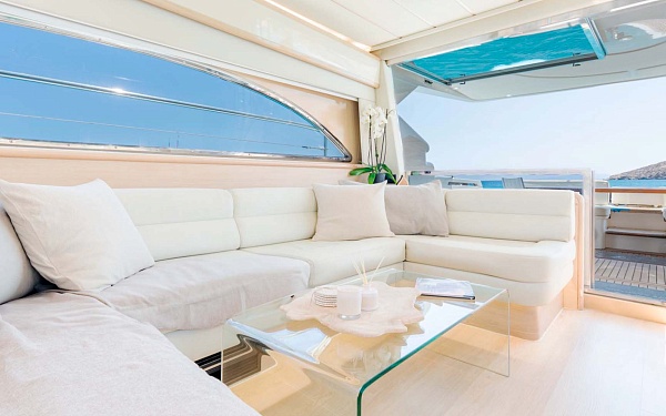 Аренда яхты Ferretti 53 на Миконосе - салон