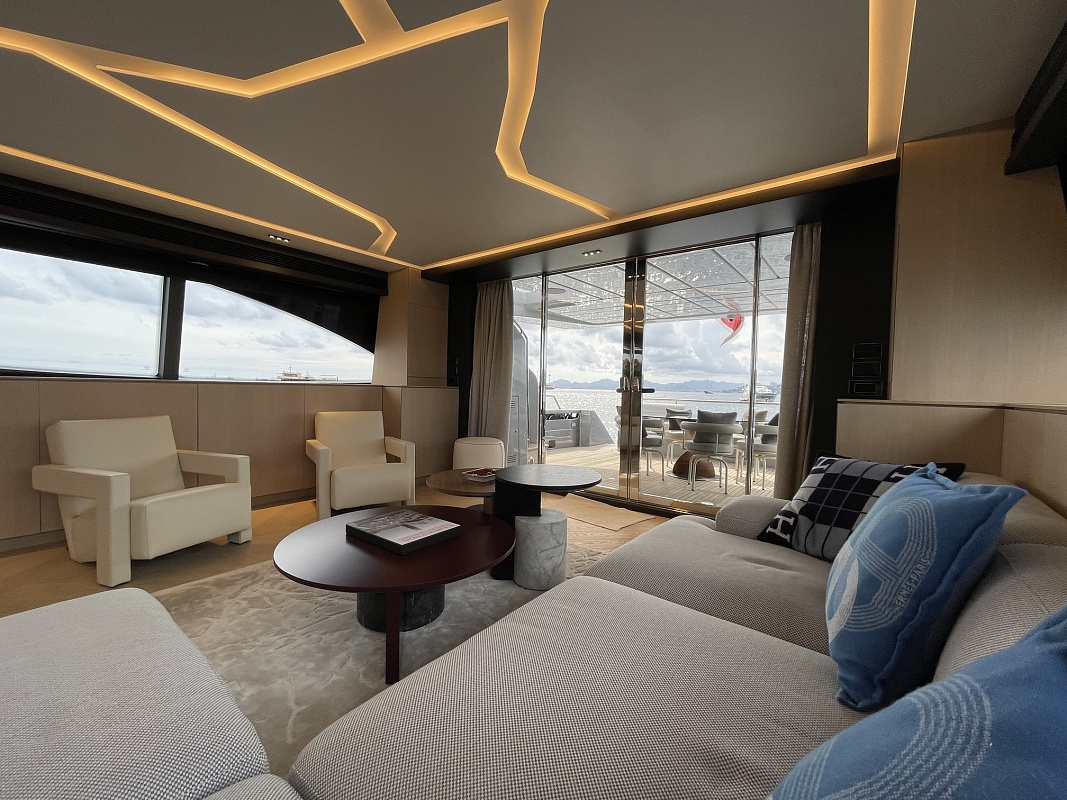 Аренда яхты Ferretti 881 RPH во Франции