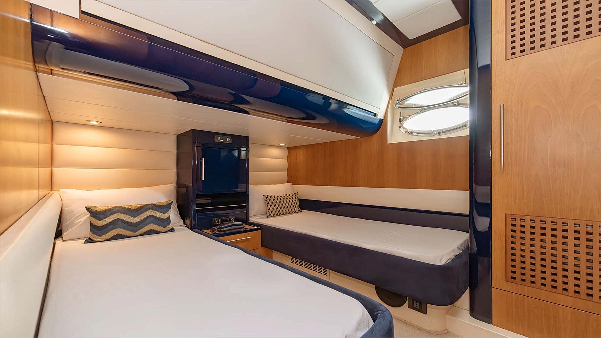 Аренда яхты Riva 70 Aria Blue на Пхукете - гостевая каюта