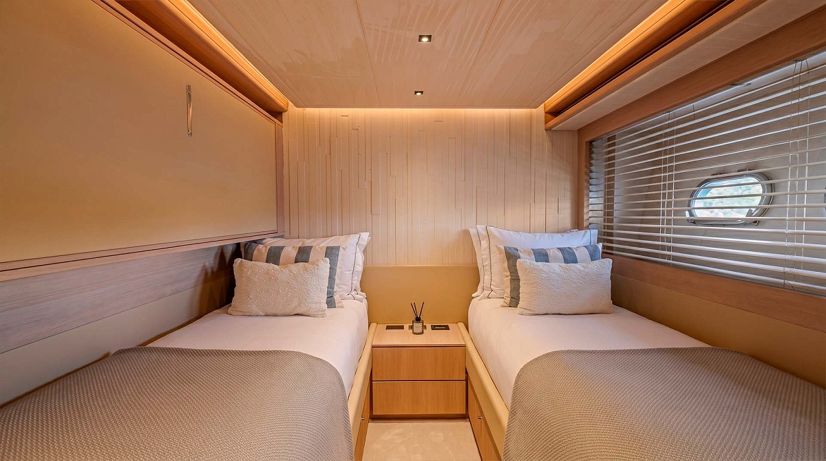 Аренда мега яхты Ferretti 881 во Франции, гостевая каюта