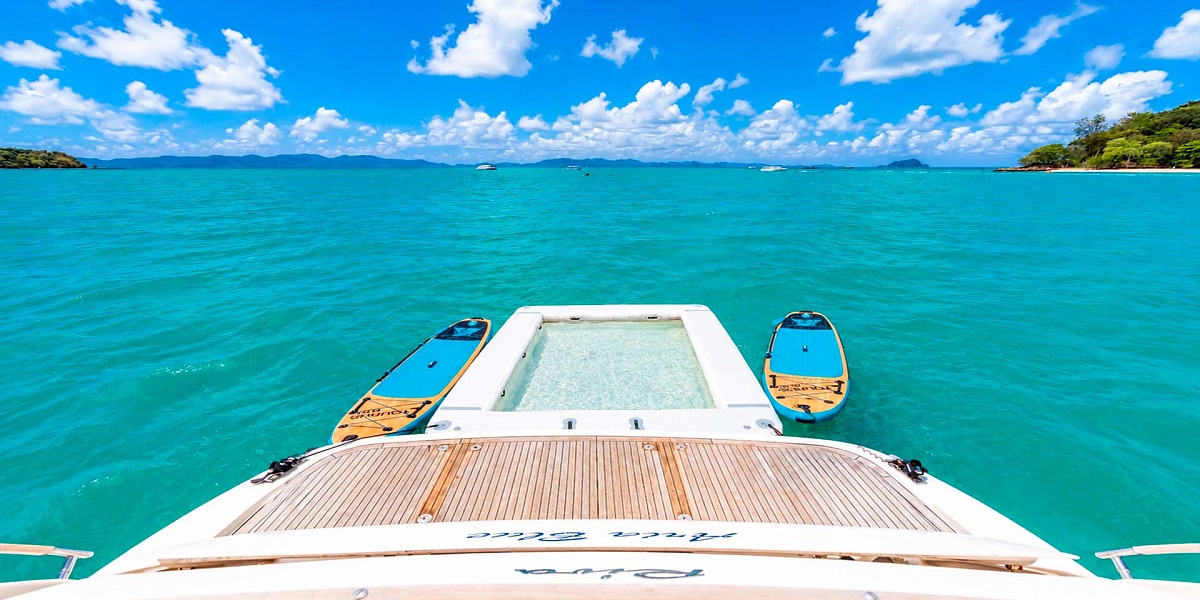 Аренда яхты Riva 70 Aria Blue на Пхукете - безопасный бассейн