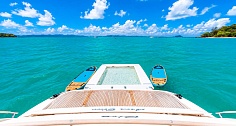 Аренда яхты Riva 70 Aria Blue на Пхукете - безопасный бассейн
