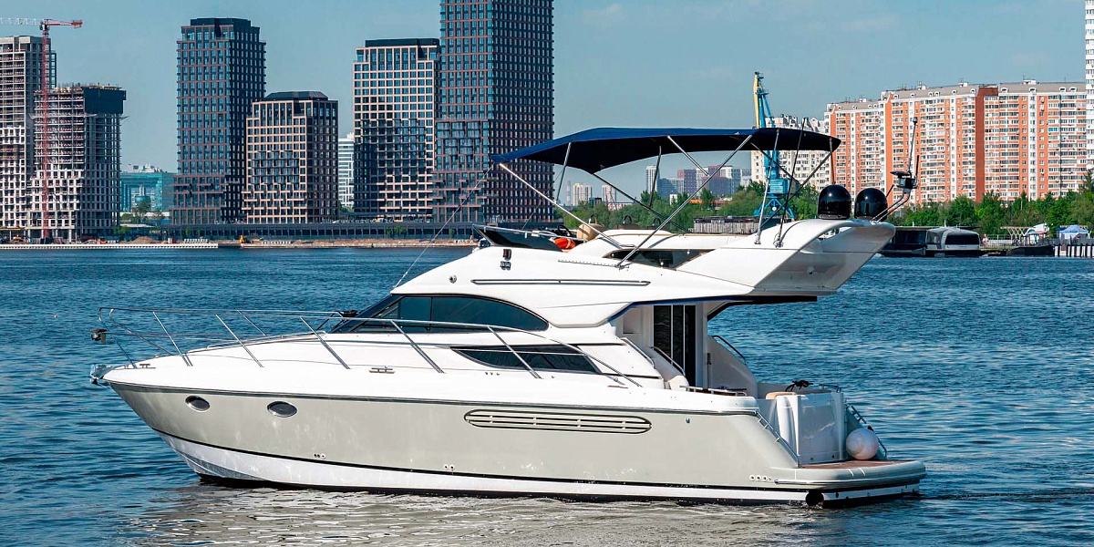 Аренда яхты Fairline Phantom 40 в Москве и Подмосковье - Москва река