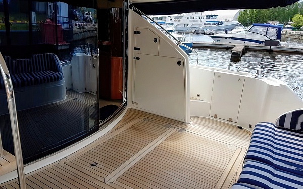 Аренда моторной яхты Fairline Squadron 58 Prima Vera в Москве