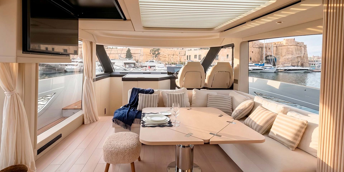 Аренда яхты Azimut Seadeck 6 на Ибице - салон