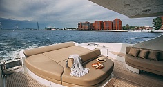 Аренда моторной яхты Azimut 62S в Санкт-Петербурге