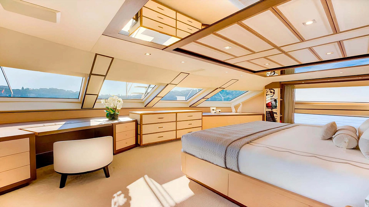 Benetti 140