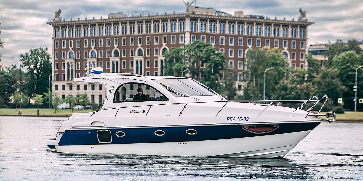 Аренда каютного катера Nordic 38 в Санкт-Петербурге