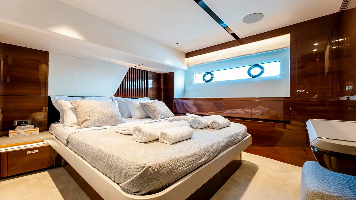 VIP-каюта на яхте Princess 85 Vista в Афинах