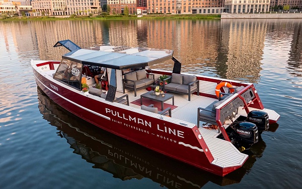 Аренда катера Pullman в Москве - открытый салон