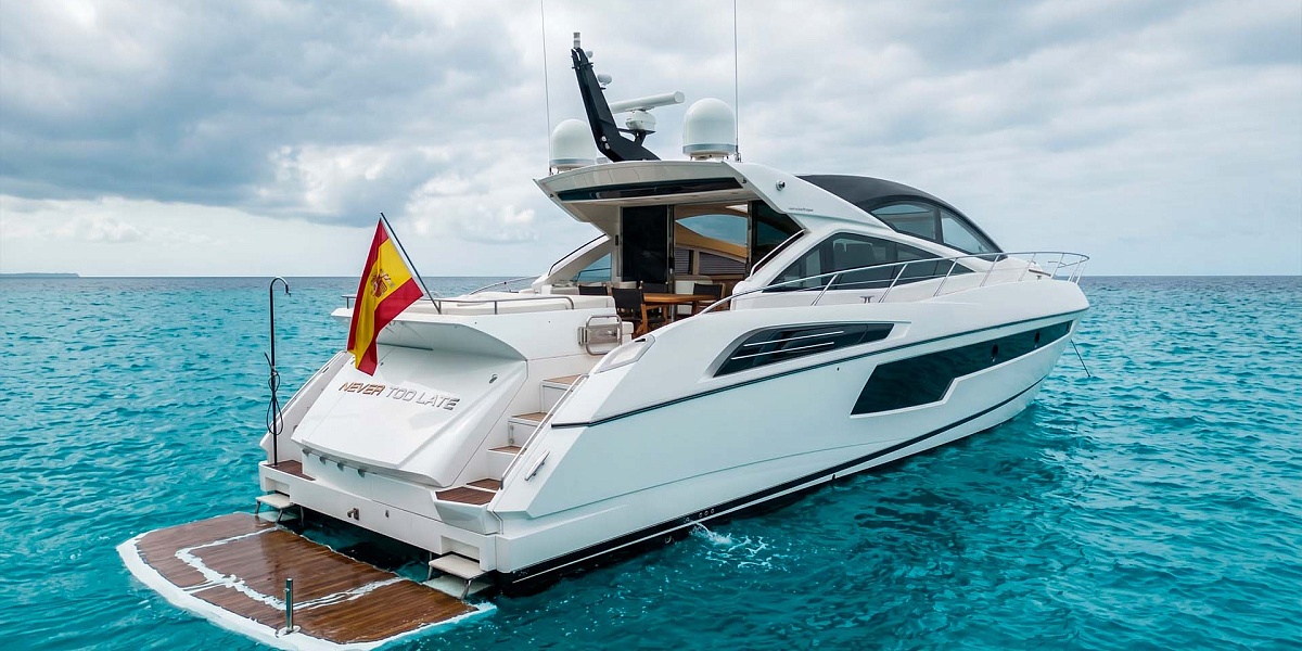 Аренда яхты Sunseeker Predator 68 на Ибице - купальная платформа