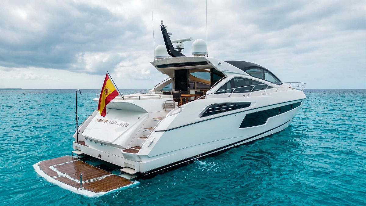Аренда яхты Sunseeker Predator 68 на Ибице - купальная платформа