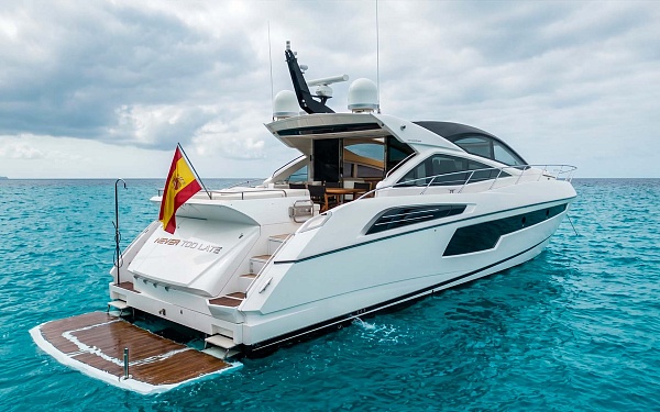 Аренда яхты Sunseeker Predator 68 на Ибице - купальная платформа